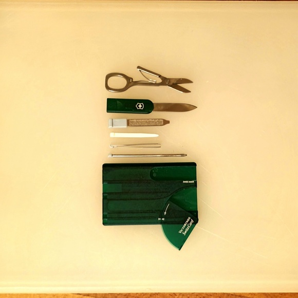 VICTORINOX SwissCard with six tools in translucent emerald - Picture 6 of 6